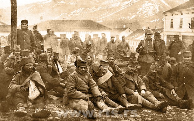 Заробљени Срби пошто су Аустроугари заузели Рашку