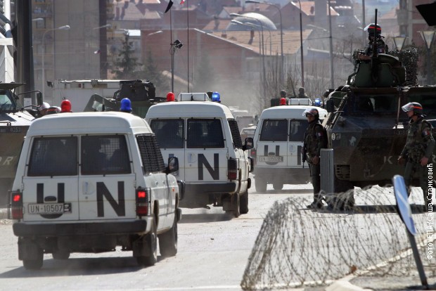 Возила УН код моста на Ибру у Косовској Митровици
