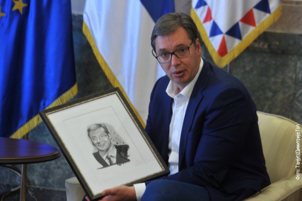 Dečak poklonio Vučiću crtež