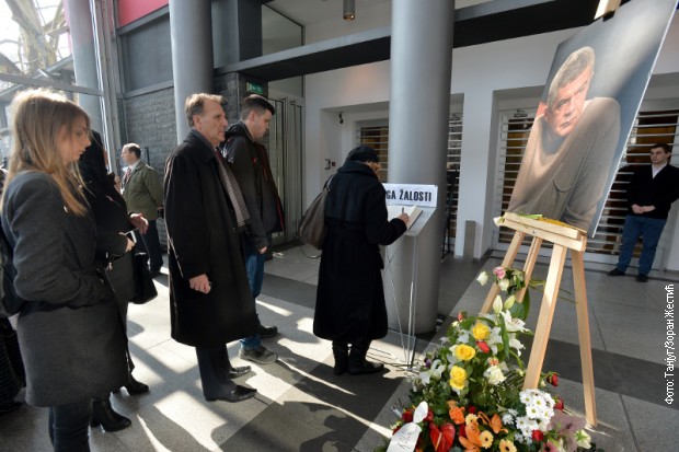 Građani se upisuju u Knjigu žalosti