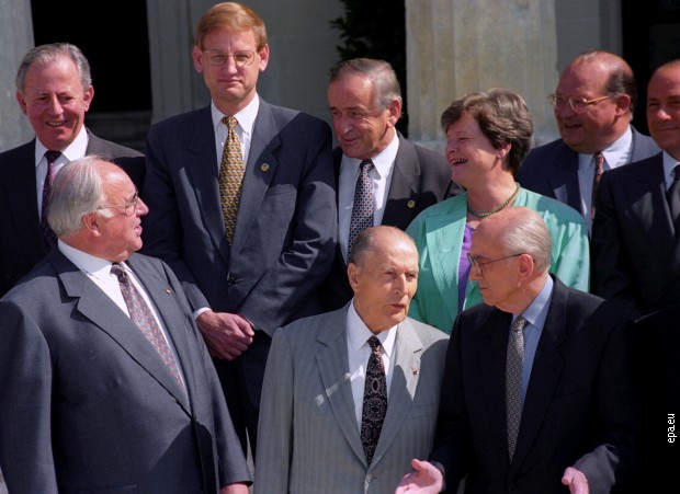 Франсоа Митеран са европским лидерима почетком 90-их