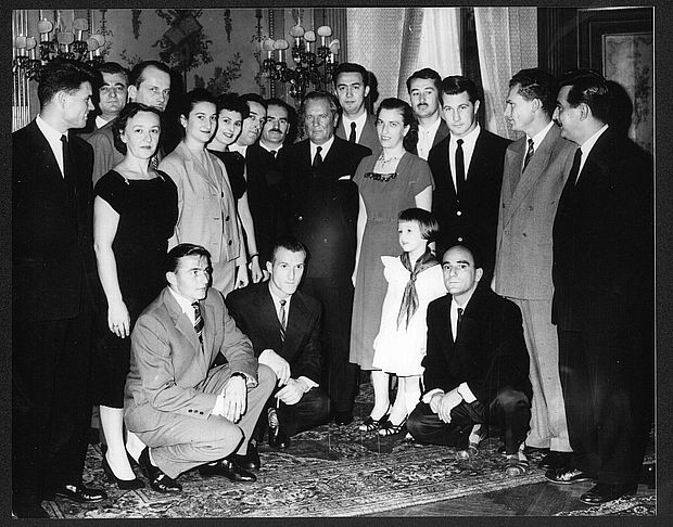 Тито са особљем, Мића Стојановић (чучи први слева)