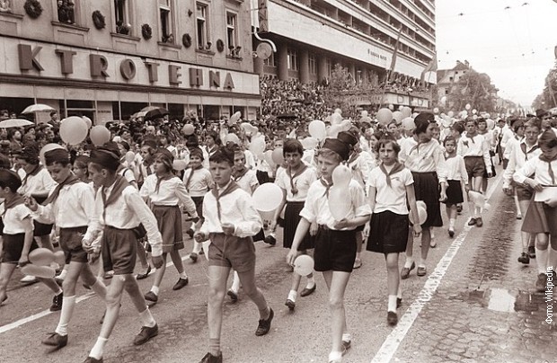 Pioniri na Prvomajskoj paradi u Ljubljani 1961. godine. 