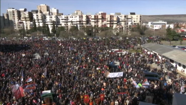 Građani okupljeni ispred Hrama u Podgorici