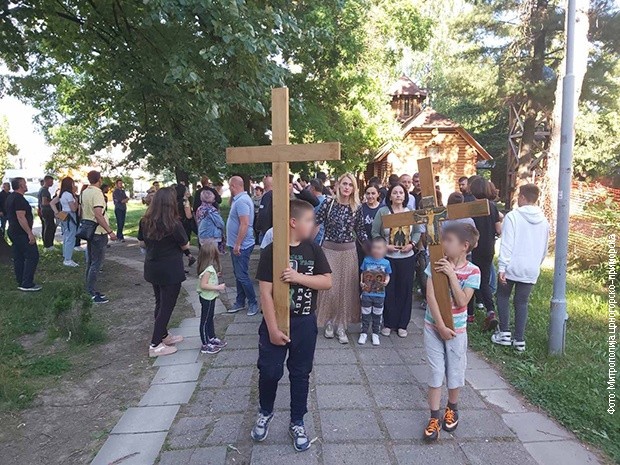 Deca na čelu litije u Beranama