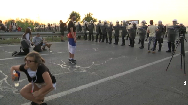 Полиција блокирала пут Нови Сад – Зрењанин Полиција блокирала пут Нови Сад – Зрењанин