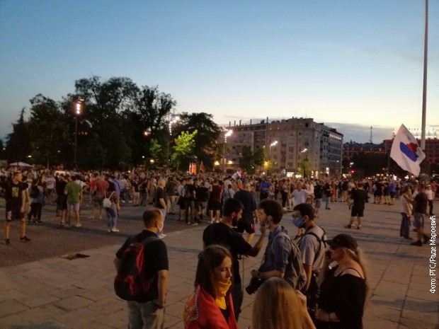 Протест испред Скупштине Србије Протест испред Скупштине Србије