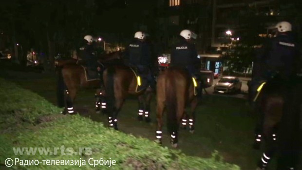 Кочињка јединица полиције иза Скупштине Кочињка јединица полиције иза Скупштине