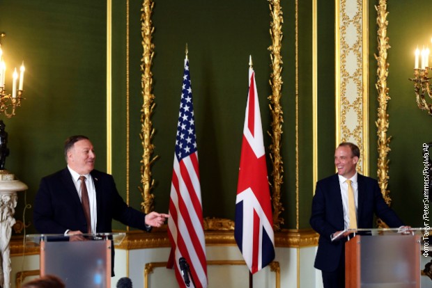 Majk Pompeo i Dominik Rab nakon sastanka u Londonu Majk Pompeo i Dominik Rab nakon sastanka u Londonu