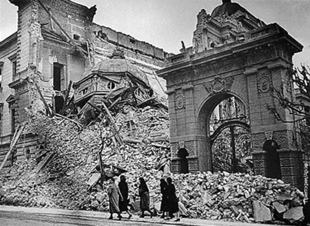 Фотографија порушеног Београда после априлског бомбардовања 1941. године које је забележио Малапарте