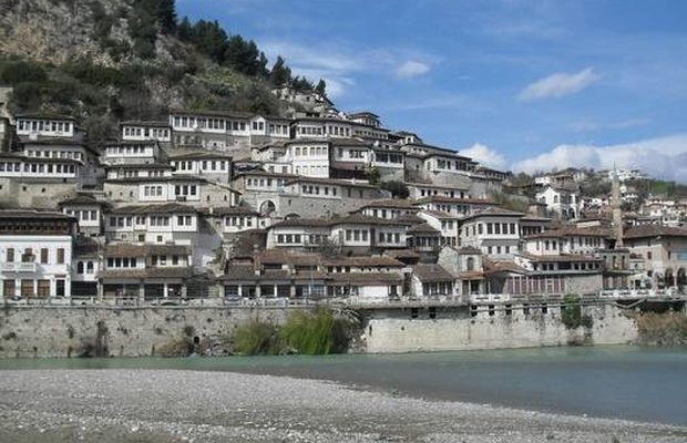 Berat, grad sa hiljadu prozora Berat, grad sa hiljadu prozora