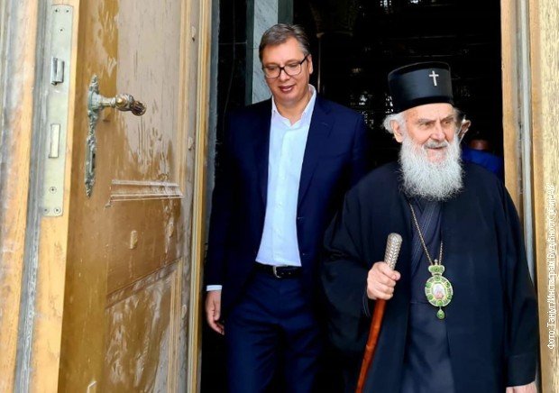 Vučić i patrijarh Irinej tokom obilaska radova