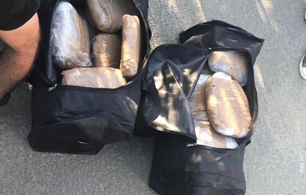 Torbe sa paketima marihuane