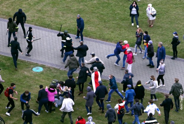 Sukob demonstranata i policije u centru Minska