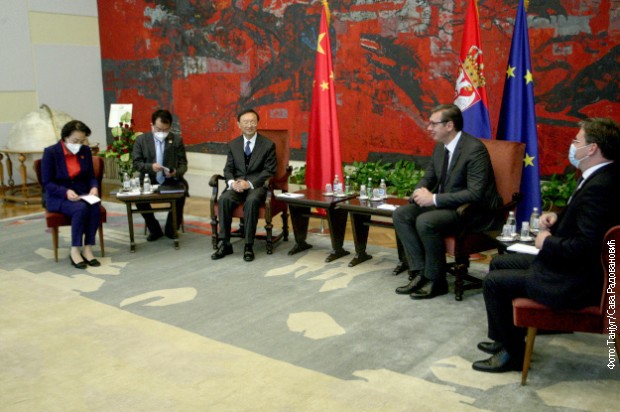 Vučić sa Jangom Điečijem 