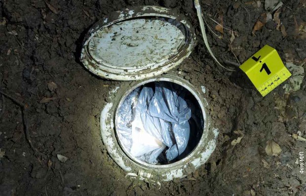 Drogu ostavljali zakopavali u staklenim i plastičnim posudama
