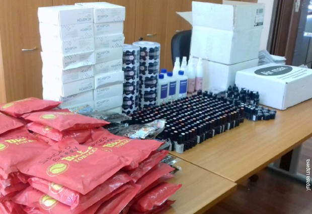 Zaplenjena roba sakrivena ispod ležaja vozača Zaplenjena roba sakrivena ispod ležaja vozača