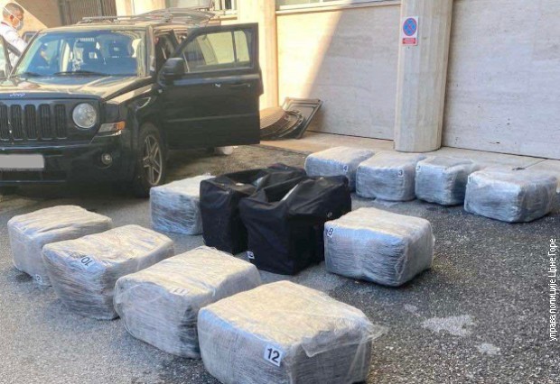 U vozilu pronađeno skoro 200 kilograma marihuane U vozilu pronađeno skoro 200 kilograma marihuane