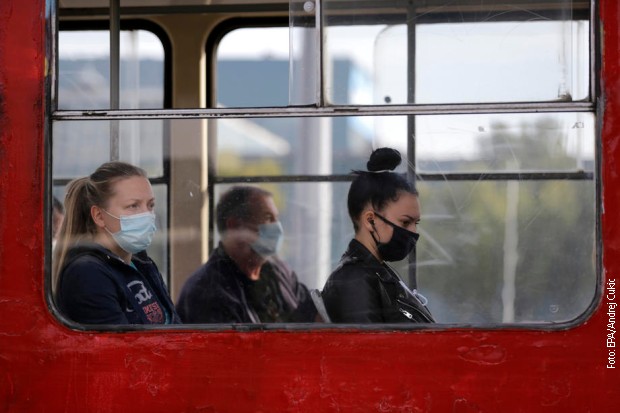 Raste broj hospitalizovanih, apel građanima da nose maske
