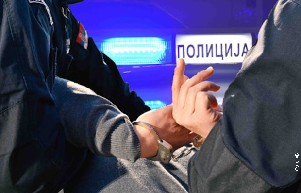 Uhapšen osumnjičeni za ubistvo u Aranđelovcu Uhapšen osumnjičeni za ubistvo u Aranđelovcu