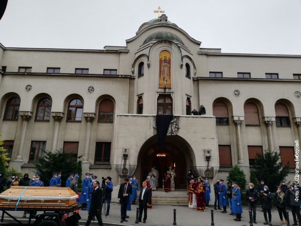 Шпалир Гарде испред Патријаршије Шпалир Гарде испред Патријаршије