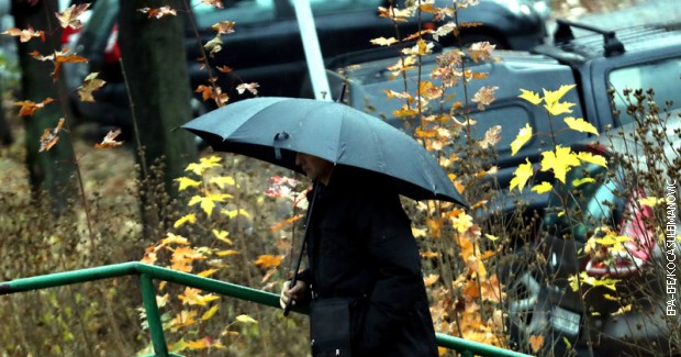 Hladnije i kišovito uz jači vetar, u Banatu na snazi crveni meteo-alarm