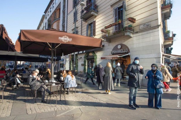 Tradicija poklanjanja kafe ove godine prenela se na kovid testove Tradicija poklanjanja kafe ove godine prenela se na kovid testove