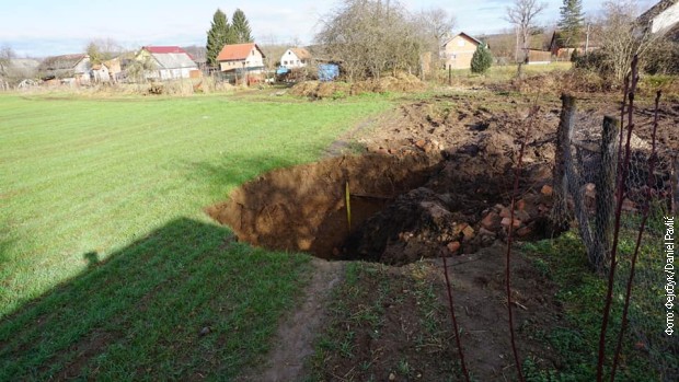 U mestu nedaleko od Petrinje otvaraju se ogromne rupe