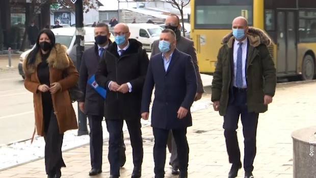 Srpska lista predala spisak kandidata za izbore
