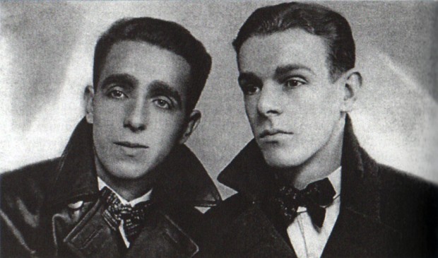 Meša Selimović sa bratom Šefkijom u Tuzli 1928.