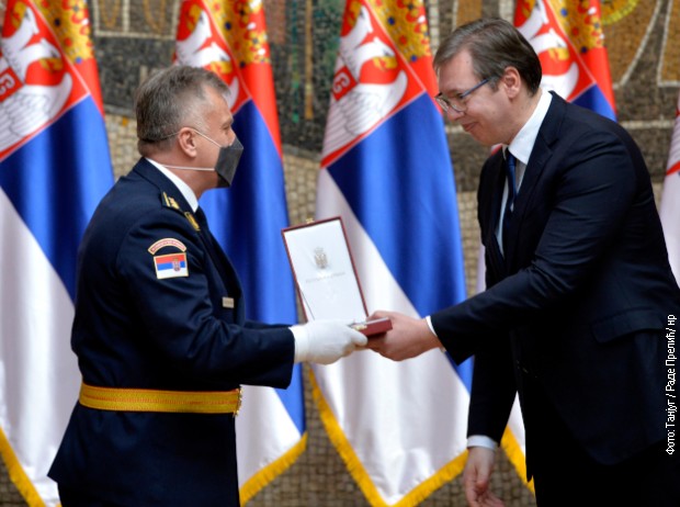 Ordenom Karađorđeve zvezde drugog stepena nagrađen je Miroslav Vukosavljević, načelnik VMA Ordenom Karađorđeve zvezde drugog stepena nagrađen je Miroslav Vukosavljević, načelnik VMA