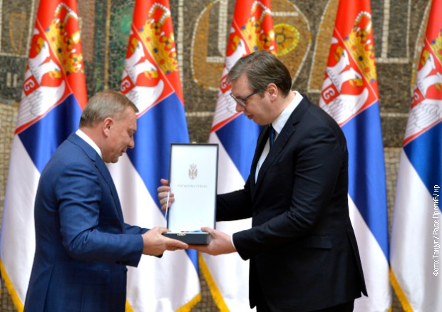 Ordenom Republike Srbije na lenti predsednik je odlikovao Jurija Borisova Ordenom Republike Srbije na lenti predsednik je odlikovao Jurija Borisova