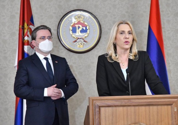 Selaković je rekao na zajedničkoj konferenciji za medije sa Cvijanovićevom Selaković je rekao na zajedničkoj konferenciji za medije sa Cvijanovićevom