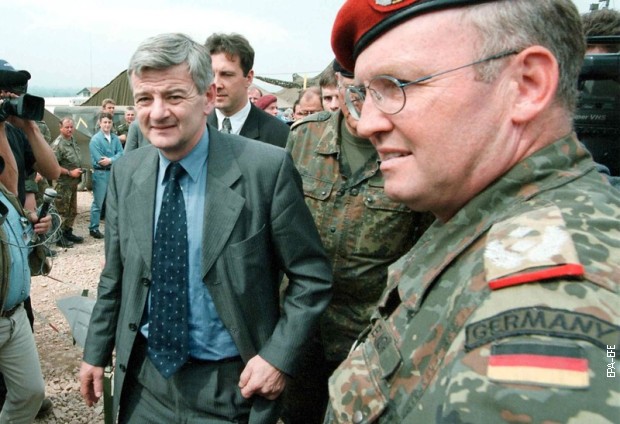 Јошка Фишер, 9. маја 1999. у Скопљу