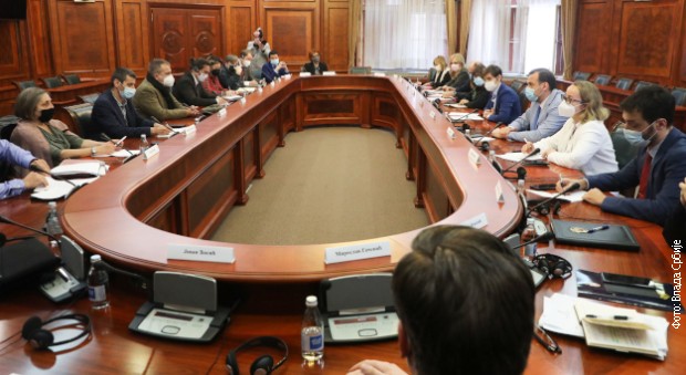 Brnabićeva i Gojkovićeva sa članovima Radne grupe za bezbednost i zaštitu novinara Brnabićeva i Gojkovićeva sa članovima Radne grupe za bezbednost i zaštitu novinara