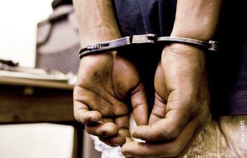 U stanu na Zvezdari pronađeni oružje, eksploziv i droga, uhapšen muškarac (ilustracija) U stanu na Zvezdari pronađeni oružje, eksploziv i droga, uhapšen muškarac (ilustracija)