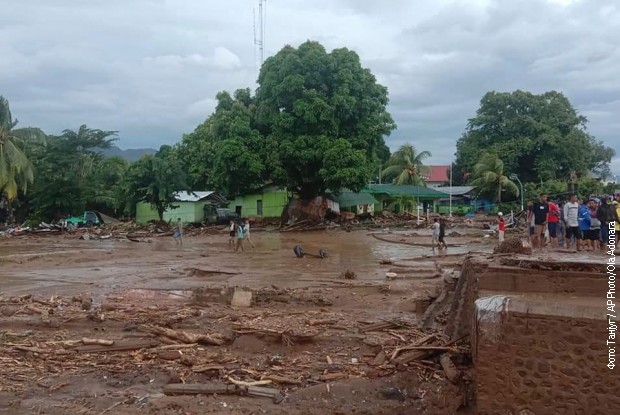 Poplave su pogodile ostrvo Flores u Indoneziji Poplave su pogodile ostrvo Flores u Indoneziji