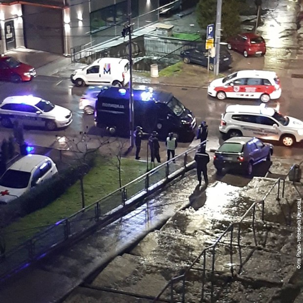 Kruševac, vozio automobil pod dejstvom alkohola niz stepenice Kruševac, vozio automobil pod dejstvom alkohola niz stepenice