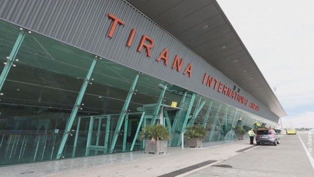 Vakcine razdora, teške reči zbog štrajka kontrolora letenja u Albaniji Vakcine razdora, teške reči zbog štrajka kontrolora letenja u Albaniji