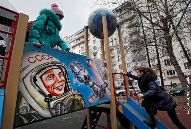 Mural Gagarina na dečjem igralištu u Moskvi Mural Gagarina na dečjem igralištu u Moskvi