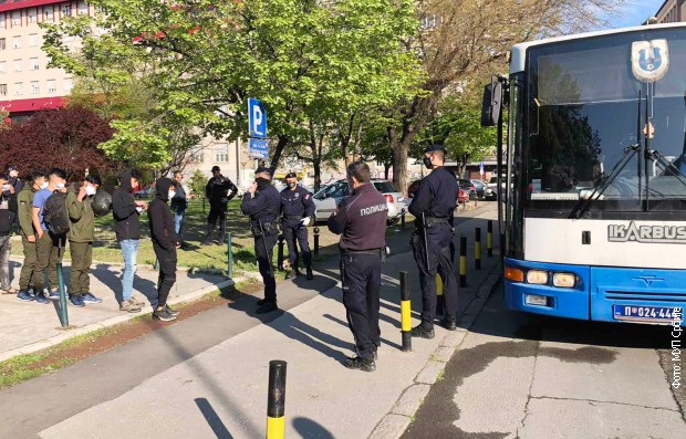 Policija pronašla 66 ilegalnih migranata u užem centru Beograda Policija pronašla 66 ilegalnih migranata u užem centru Beograda