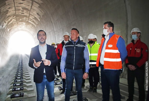 Ministar Tomislav Momirović i predstavnici ruske kompanije Ministar Tomislav Momirović i predstavnici ruske kompanije
