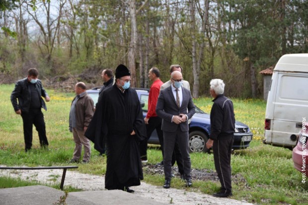 Rakić posetio napadnutu srpsku porodicu u Gojbulji i razgovarao sa protom Simom Čumburovićem Rakić posetio napadnutu srpsku porodicu u Gojbulji i razgovarao sa protom Simom Čumburovićem
