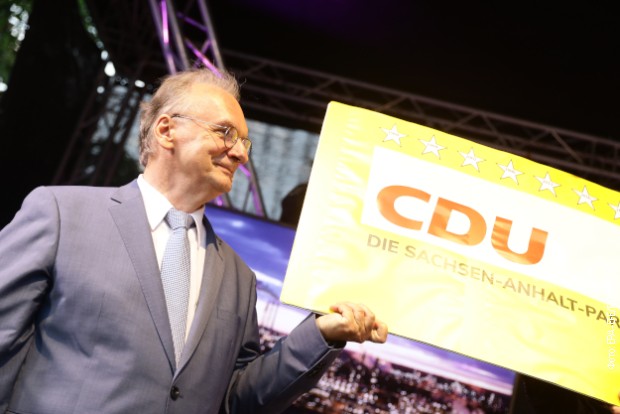 Istočnonemački Mič Bjukenon spasava CDU Istočnonemački Mič Bjukenon spasava CDU