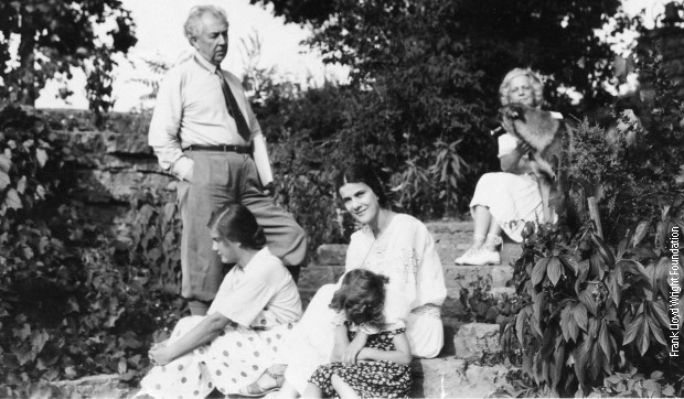 Svetlana, Jovana, Olgivana i Frenk Lojd Rajt u Talijesinu