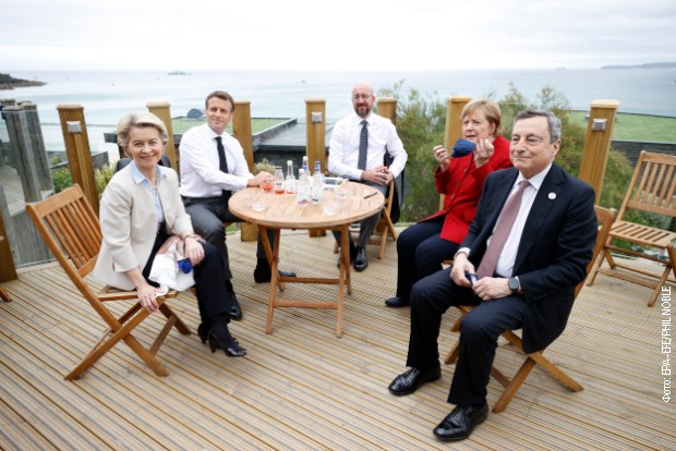 Merkel u krugu učesnika G7 iz EU , 11. juni 2021.