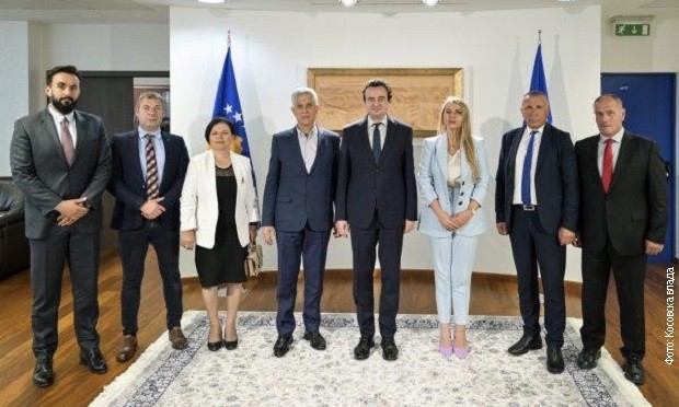 Šest poslanika parlamenta Srbije kod Kurtija Šest poslanika parlamenta Srbije kod Kurtija