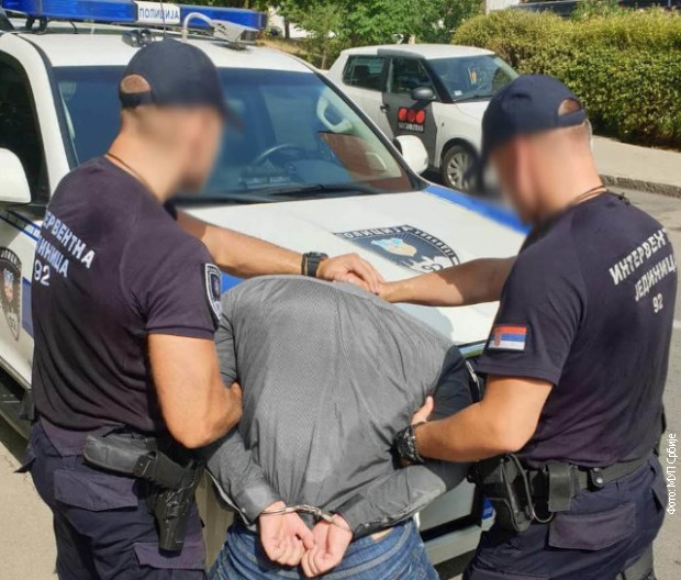 Uhapšen mladić, uz pretnju pištoljem od radnica pošte oduzeo 2,7 miliona dinara
