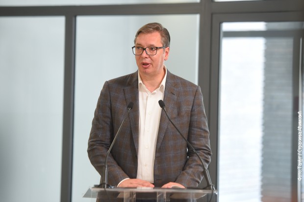 Vučić: Samo čekam i slušam šta pričaju o Dečanima