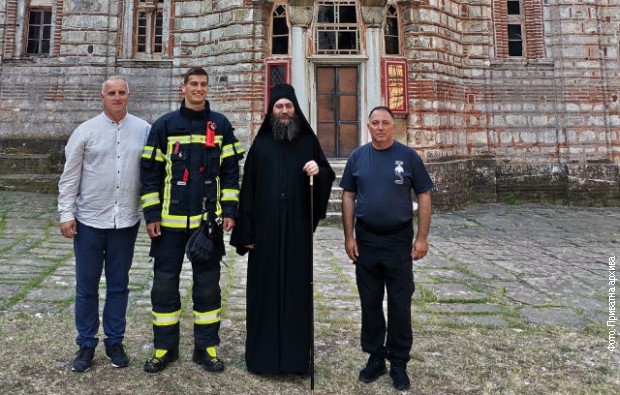 Humani vatrogasac Đorđe Vukićević posetio Hilandar i Solun Humani vatrogasac Đorđe Vukićević posetio Hilandar i Solun